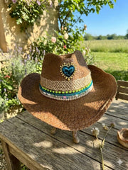 sombrero artesanal tonos tierra estilo boho playa