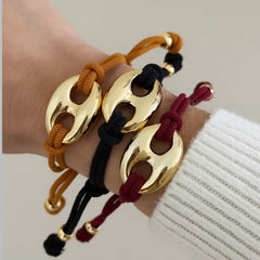 Link Me | Pulsera Ajustable de Cordón con Eslabón Dorado