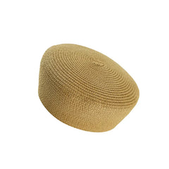 Sombrero Rustika estilo pillbox sin ala, de fibra natural trenzada en color natural, sobre fondo blanco