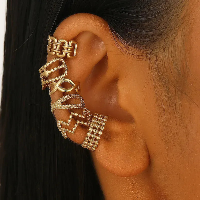 set de earcuffs dorados variados estilo moderno y sofisticado