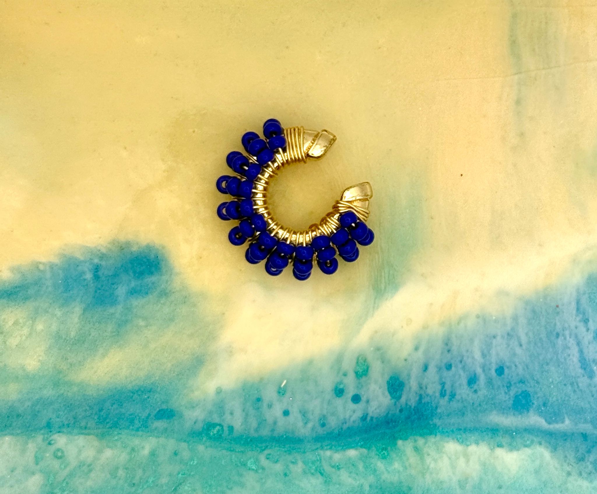Entre tejidos Earcuff