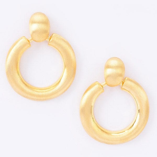 aros dorados satinados elegantes estilo moderno para mujer