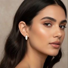 aretes mini hoops modernos dorados estilo minimal chic mujer