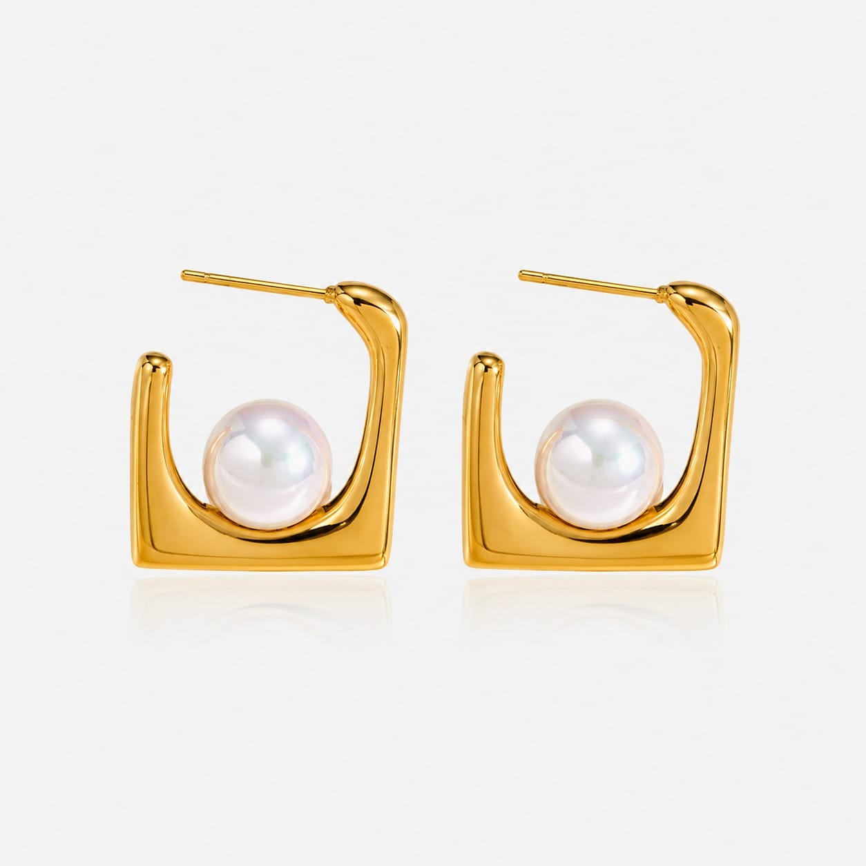 
aretes de perla dorados diseño moderno geométrico elegante mujer