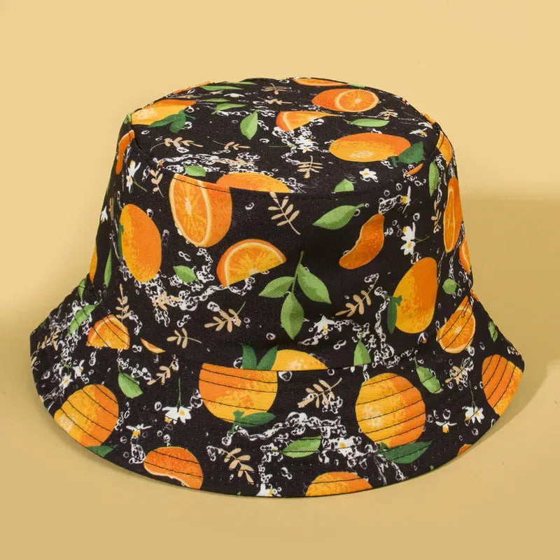 Sombrero Bucket Doble Vista reversible con estampado de cítricos y reverso color negro.