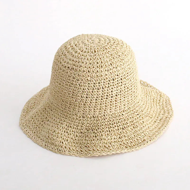 Bucket Hat Confeti de fibra natural color beige con delicados detalles multicolor, ideal para verano, vacaciones y looks resort.