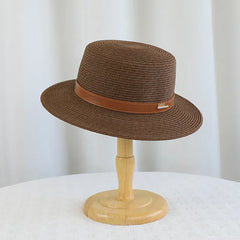 Sombrero boater Lucía color café de ala ancha y copa plana con banda camel