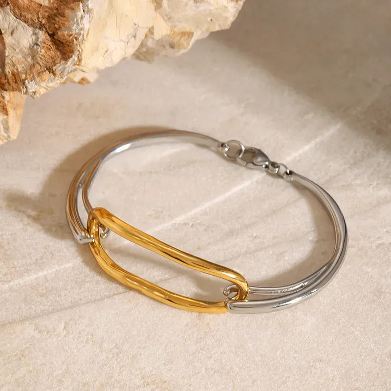 Pulsera bicolor Vínculo dorada y plateada con eslabón orgánico central sobre piedra