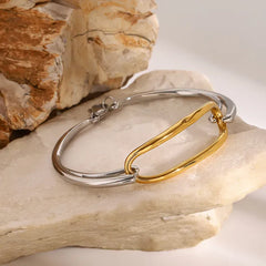  Pulsera bicolor Vínculo con eslabón orgánico dorado en composición sobre piedra clara